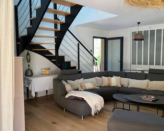 Maison à 300m de la Plage, Bardage Bois , Deux Terrasses 6 Couchages - Hourtin - Wohnzimmer