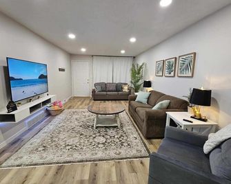 Swiss Chalet - Sioux Falls - Living room