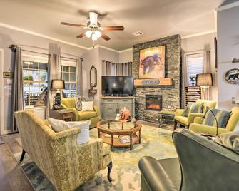 Bearadise Bungalow about 2 Mi to Magnolia Market! - Waco - Sala de estar