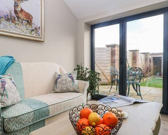 1 Church Barns - Driffield - Living room