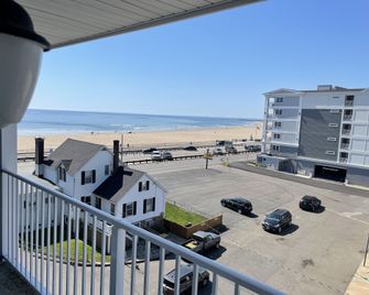 Hampton House Hotel - Hampton - Balcony