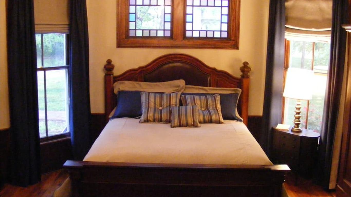 Adair Manor Bed & Breakfast