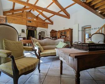 Chambre d'hôtes en ferme restaurée avec piscine et espace pour groupes - FR-1-582-504 - Retournac - Living room