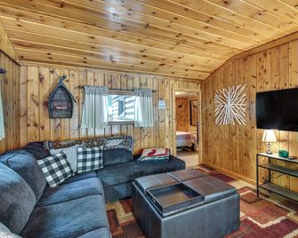 Cabin 600' to Manistee Lake Private Shared Access - Kalkaska - Obývací pokoj