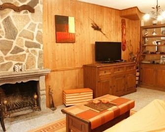 Casa Rural Los 2 Yugos - Navaluenga - Sala de estar