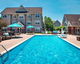 Enjoy SteelStacks & Sands Casino from a Cozy Suite w/ Complimentary Breakfast! - Bethlehem - Pool