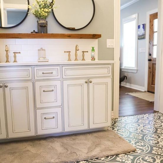 Room amenity view of Ren Farmhouse! 17 acres | Game Barn! | 10 mi to Wed Venues!