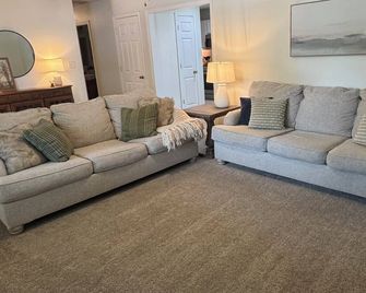 Spacious 4-bedroom house in lovely Brownsburg - Brownsburg - Wohnzimmer