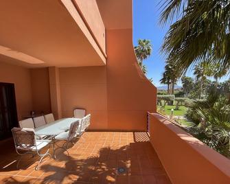 B3- Apto. of lujo, planta baja, gran terraza at 2 min from Playa Granada - Motril - Balcón