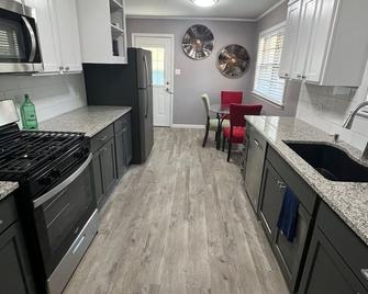 Cozy 3BR Home w/ Modern Touches - Pine Bluff - Kitchen