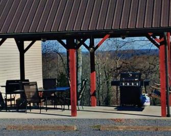 Timber Pointe Resort - Jamestown - Patio
