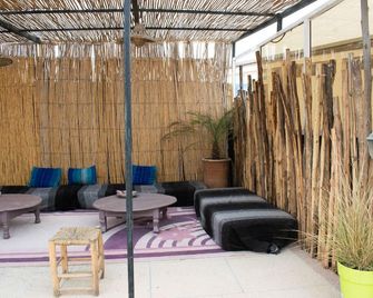 Eco Bay Surf Camp - Awrir - Patio