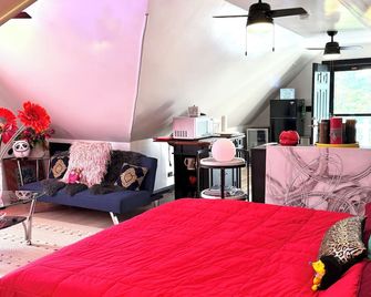 3BR Retreat in a House 2Floor - Yorkville