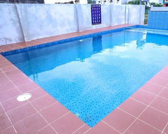 Ss Grand Hotel With Swimming Pool - Pondicherry - Havuz