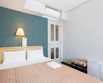 Hiroshima Intelligent Hotel Annex - Hiroshima - Bedroom