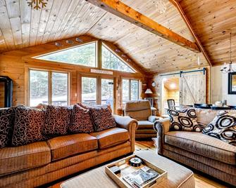Sunday River Sunny Chalet - Bethel - Living room