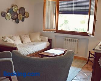 Apartamentos Turísticos La Vida De Antes - Consuegra - Living room