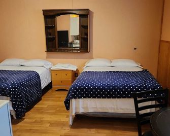 بالجوني موتور إن - Pilot Butte - غرفة نوم