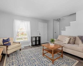 Corporate Home Near South Shore - Munster - Living room