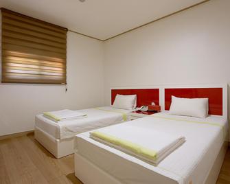 Paju Phillips - Paju - Habitación