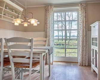 4 person holiday home in Rønne-By Traum - Rønne - Essbereich