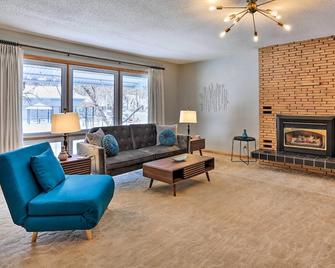 Deadwood Apartment - Walk to Historic Downtown! - Deadwood - Living room