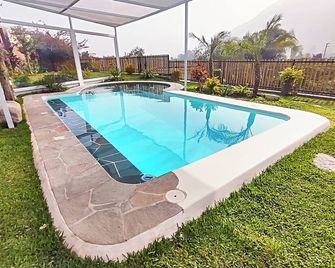 Country house in Cieneguilla with solar heated swimming pool and nice view - Cieneguilla - Basen