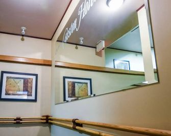 Creston Hotel - Creston - Hallway