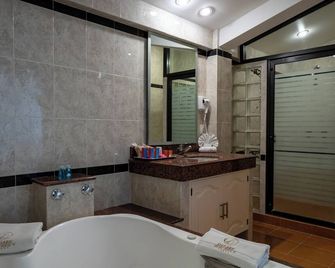 Excelaris Grand Resort Conventions & Spa - Tequesquitengo - Bathroom