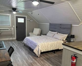 The Adorable Studio - Lawrenceville - Bedroom