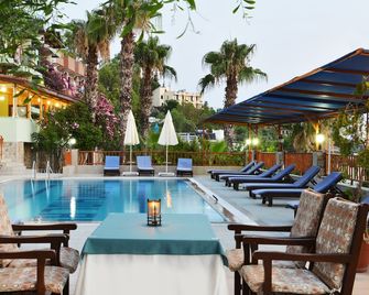 Patara Delfin Hotel - Gelemiş - Piscina