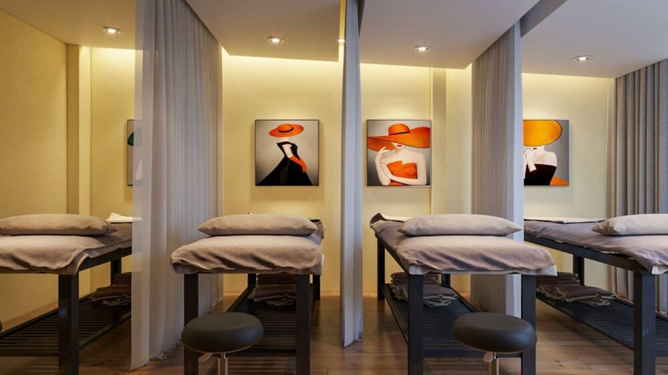 Ja Cosmo Hotel and Spa