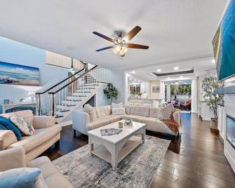 Cape Calypso! Heated Pool, Coastal Luxury, Bike to Beach - Hobe Sound