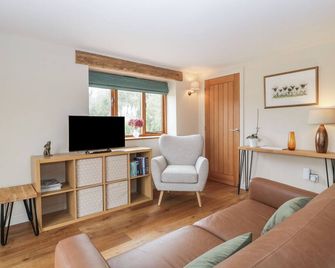 The Cartshed - Worcester - Living room