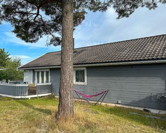 4 Bedroom Awesome Home In Sandefjord - Саннефіорд