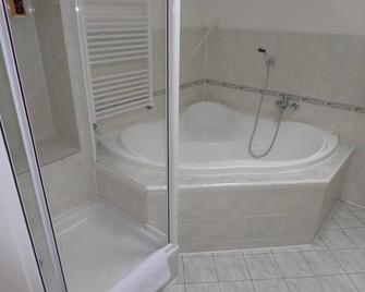 Hotel Vacek Pod Vezi - Hradec Králové - Salle de bain