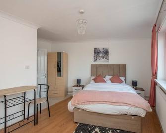 Studio 1 - Front, 1st floor - Bromley