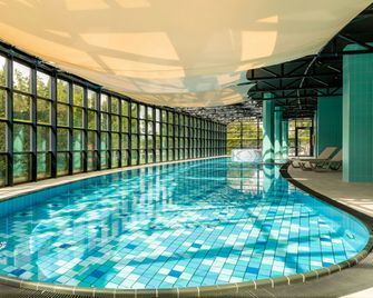 Corendon Apartments Amsterdam Schiphol Airport - Amsterdam - Pool