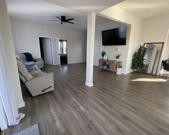 Modern Home in Gallatin - Gallatin - Sala de estar