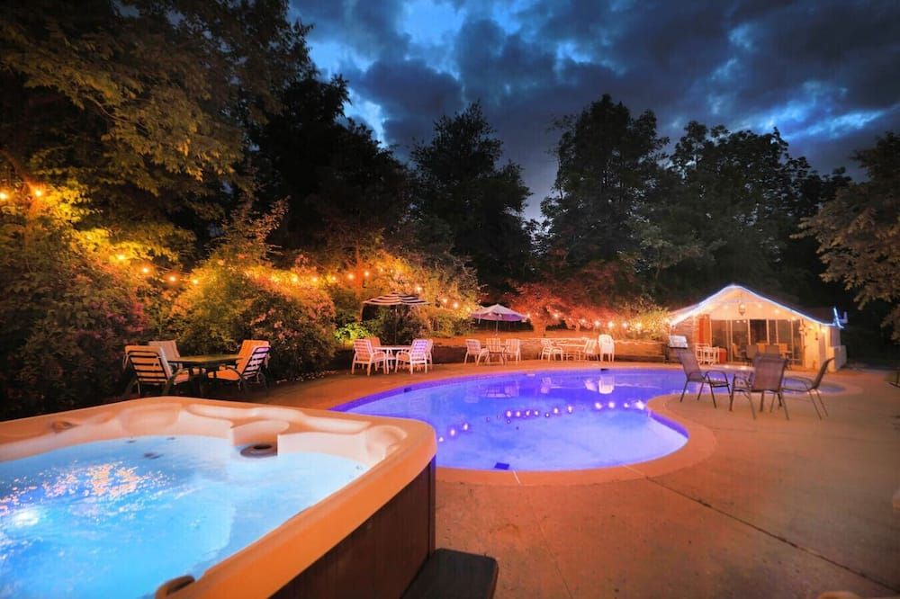 27-Person Luxury Villa Rental in Hudson Valley, New York - Monroe - حوض السباحة
