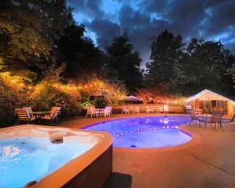 27-Person Luxury Villa Rental in Hudson Valley, New York - Monroe - حوض السباحة