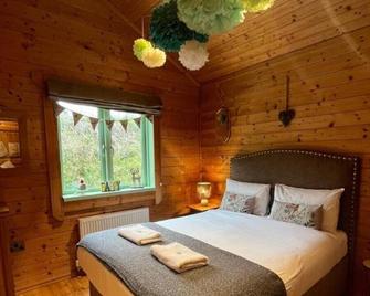 Hollybush Lodges - Radstock - Bedroom