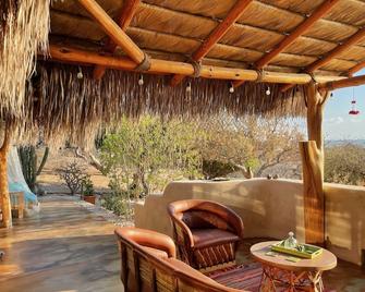 Traditional stone palapa retreat with ocean and desert views - Cabo Pulmo - Extérieur
