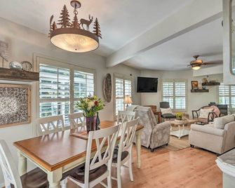 1 Mi to Jenkinson Lake: ‘Apple’s Chalet’ w/ Deck - Pollock Pines - Dining room