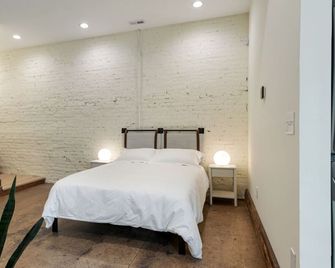 Modern Loft-Style Retreat Near Blenko Gl - Hurricane