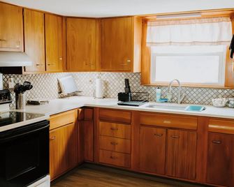 Family Friendly 4br/3ba Retreat - Near Greek Peak, Cornell, & Suny Cortland - Cortland - Kitchen