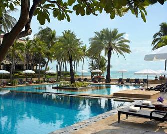 Beachfront Condominium Dusit Thani Hua Hin - Hua Hin - Zwembad