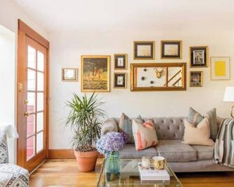 Peaceful Victorian Inlaw, Short Ride to Downtown SF - Sausalito - Living room