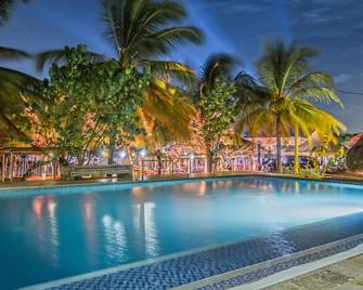 Hotel Fenix Beach Cartagena - Tierra Bomba - Piscine