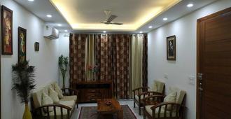 Fully Furnished 3BHK service apartment - Gurugram - Living room